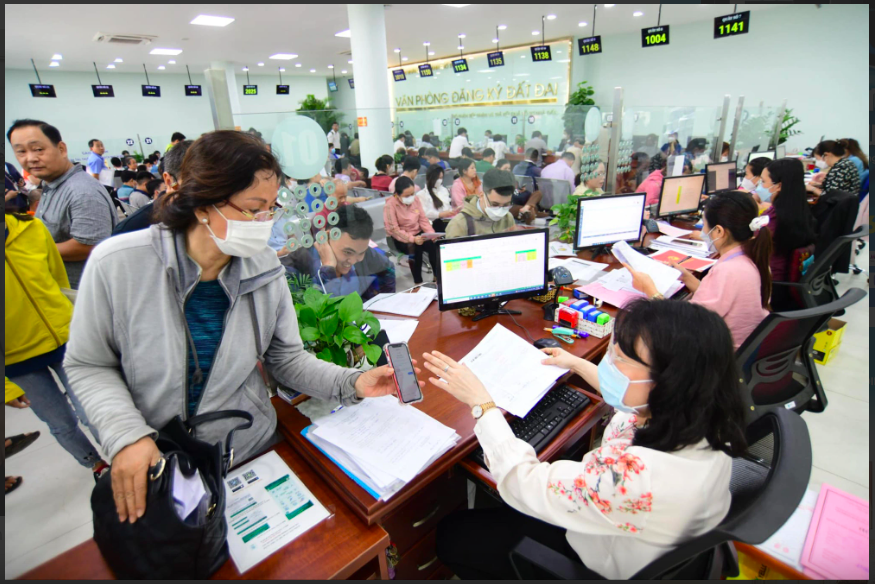 Hiểu sai luật, người dân nhiều nơi ùn ùn gia hạn thời gian sử dụng đất